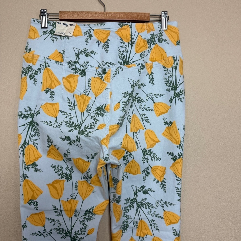 Free People Venice Beach Printed Flare Jeans in Sky Combo Cali Poppies. Size 31 - Picture 9 of 13